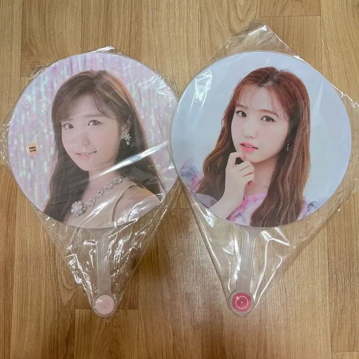 [BUNJANG] IZ*ONE Hitomi Say My Name Uchiwa &amp; Album Bundle Set / 아이즈원 세이마이네임 히토미 부채 우치와 앨범 일괄