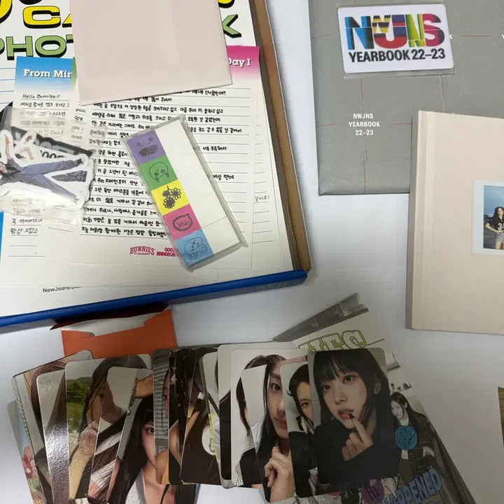 [BUNJANG] NewJeans 2022-2023 Yearbook / 뉴진스 2022 2023 이어북