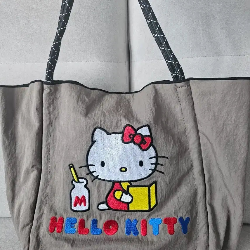 [BUNJANG] Hello Kitty Embroidered Tote Bag / 키티 자수 토트백