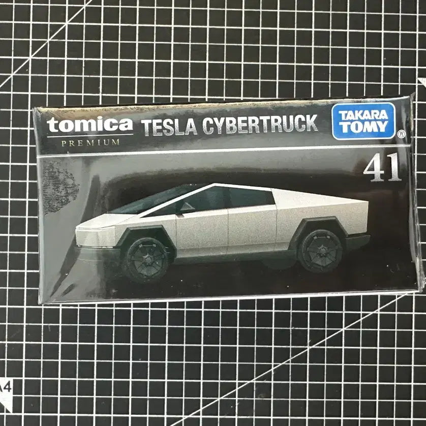 [BUNJANG] Tomica Tesla Cybertruck (Model 41) - Sealed / 토미카 41 태슬라 사이버트럭 미개봉