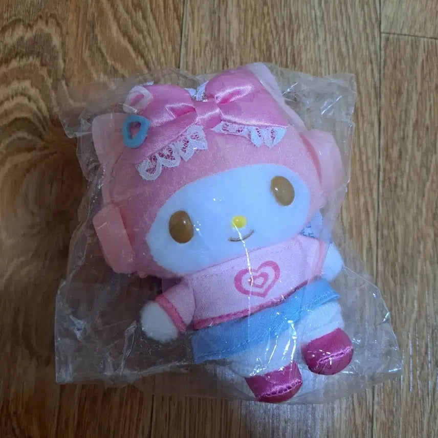 [BUNJANG] Sanrio My Melody Y2K Headset Mascot Plush Doll / 마이멜로디 y2k 헤드셋 마스코트 인형