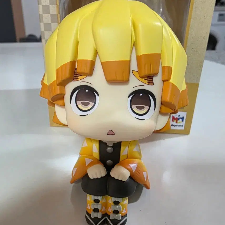[BUNJANG] Demon Slayer Zenitsu Agatsuma Semoip Look Up Figure / 귀멸의 칼날 젠이츠 세모입 룩업