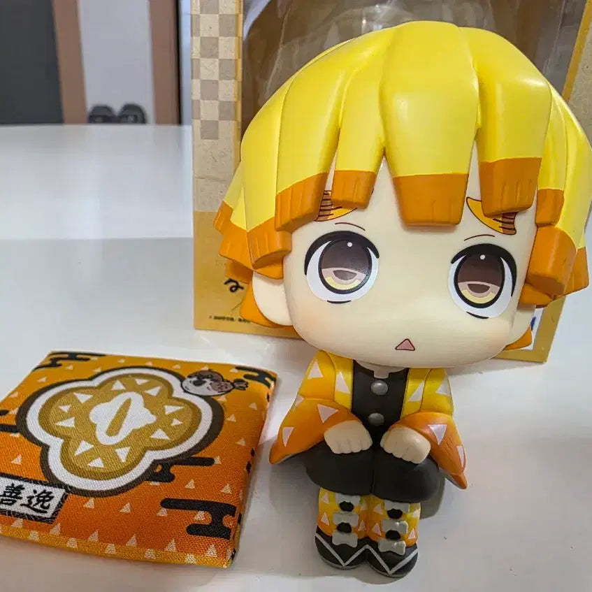 [BUNJANG] Demon Slayer Zenitsu Agatsuma Semoip Look Up Figure / 귀멸의 칼날 젠이츠 세모입 룩업