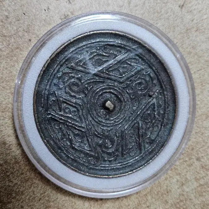 [BUNJANG] Chinese Bronze Mirror with Ornate Pattern / 고풍스러운 문양 동경