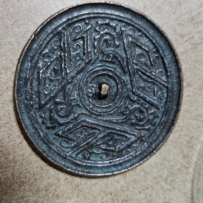 [BUNJANG] Chinese Bronze Mirror with Ornate Pattern / 고풍스러운 문양 동경