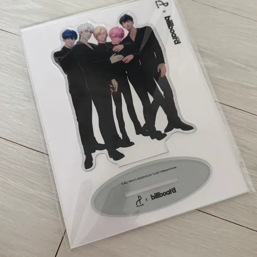 [BUNJANG] PLAVE Billboard Group Acrylic Standee (Sealed) / 플레이브 빌보드 단체 아크릴스탠드 미개봉 판매