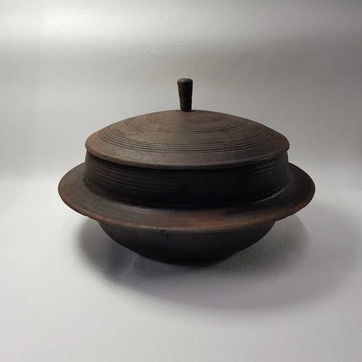 [BUNJANG] Antique Korean Cast Iron Gam솥 (Cauldron) - Vintage Traditional Kitchenware / 옛날 근현대사 골동품 무쇠 가마솥 솥단지
