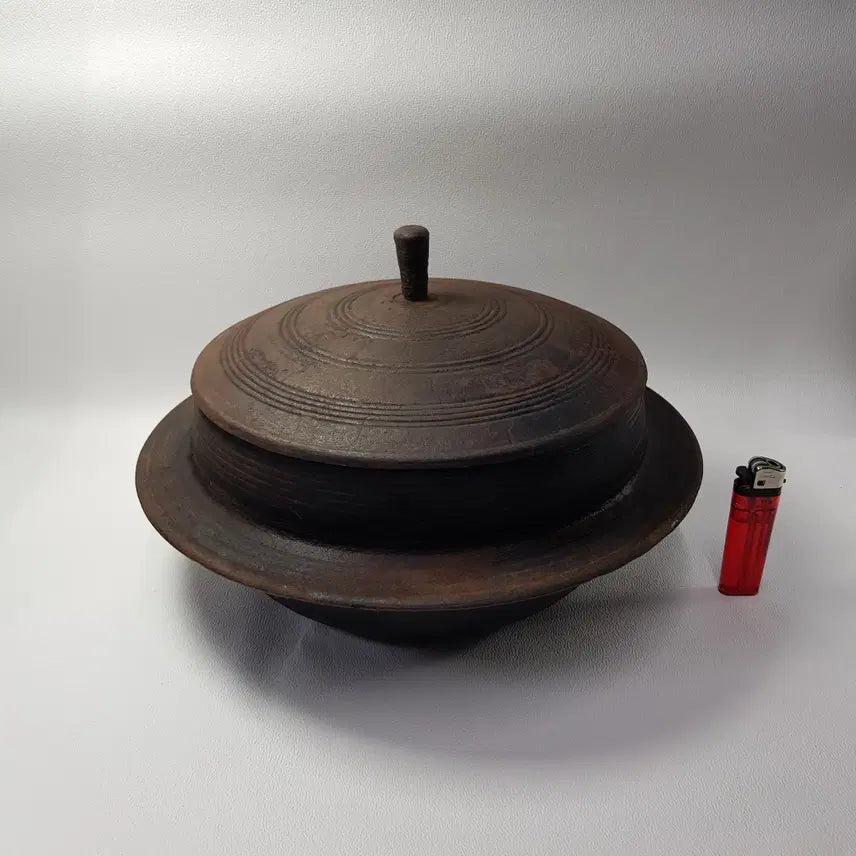 [BUNJANG] Antique Korean Cast Iron Gam솥 (Cauldron) - Vintage Traditional Kitchenware / 옛날 근현대사 골동품 무쇠 가마솥 솥단지
