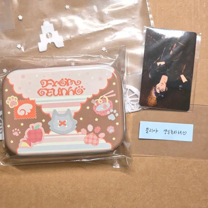 [BUNJANG] PLAVE Eunho Birthday Cookie Tin Case Lucky Draw Photocard (Yejun) &amp; Message / PLAVE 플레이브 십카페 은호 생일쿠키 틴케이스-럭드포카,메세지(예준)