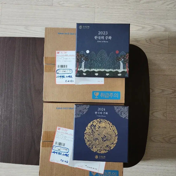 [BUNJANG] Bank of Korea 2023 &amp; 2024 Mint Sets (Unsealed) - 4 Coin Sets / 한국은행 23,24년,민트세트 4매 (미개봉))