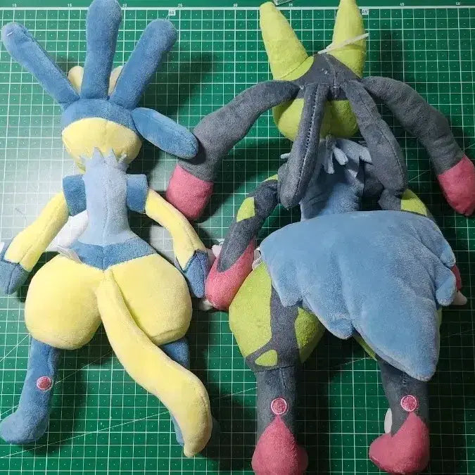 [BUNJANG] Shiny Lucario and Mega Lucario Plush Bundle / 포켓몬 타카라토미 인형 루카리오 인형 메가루카리오 인형 이로치 일괄 처분