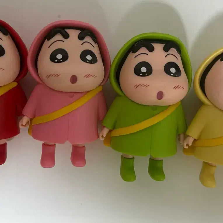 [BUNJANG] Crayon Shin-chan Rainy Day Suit Figure Set (4 Types) / 짱구 우비 피규어 4종 세트