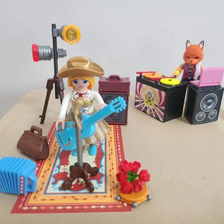 [BUNJANG] Playmobil 71184 Country Singer + 70882 DJ (Opened) / 플레이모빌 71184 컨트리가수 + 70882 디제이 개봉품 일괄 판매