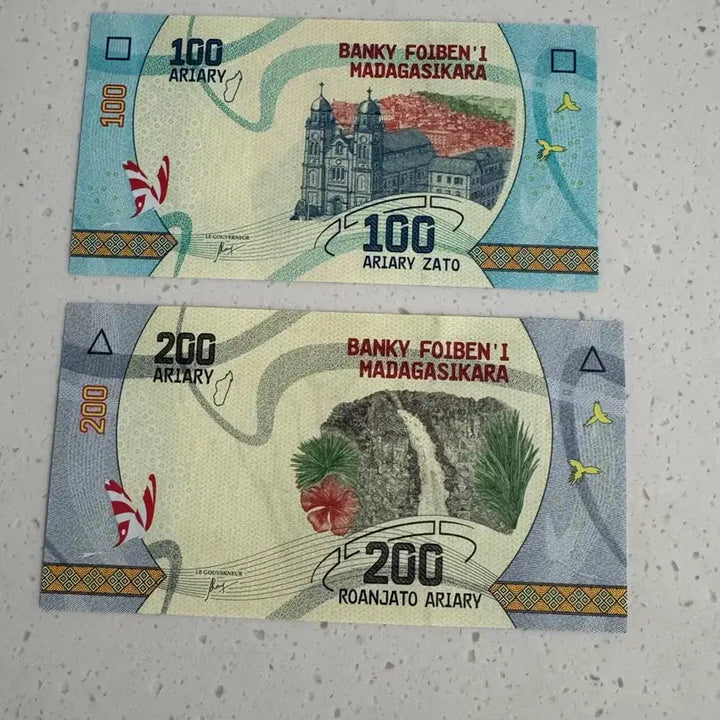 [BUNJANG] Madagascar Uncirculated Banknotes 2-Type Bundle Set / 마다가스카르 미사용 지폐 2종 일괄