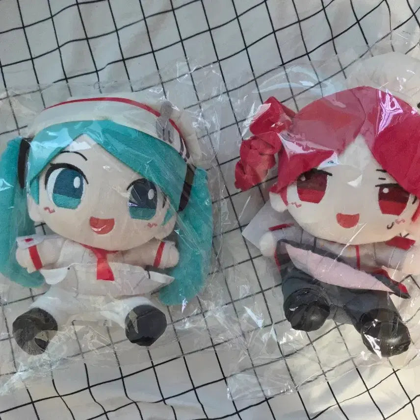 [BUNJANG] Hatsune Miku Kasane Teto Plush Doll (Sealed) / 오래된 식사 하츠네미쿠,카사네테토 봉제인형 미개봉 팝니다.