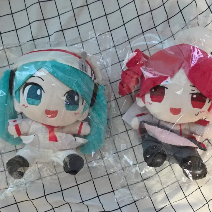 [BUNJANG] Hatsune Miku Kasane Teto Plush Doll (Sealed) / 오래된 식사 하츠네미쿠,카사네테토 봉제인형 미개봉 팝니다.