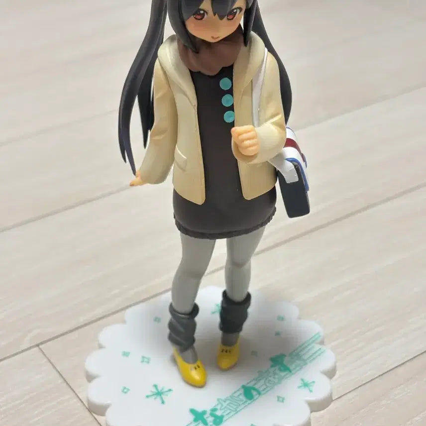 [BUNJANG] K-On! Azusa Nakano Winter Trip Ver. Figure / 케이온 아즈사 피규어 겨울수학여행