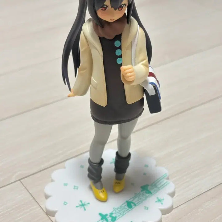 [BUNJANG] K-On! Azusa Nakano Winter Trip Ver. Figure / 케이온 아즈사 피규어 겨울수학여행