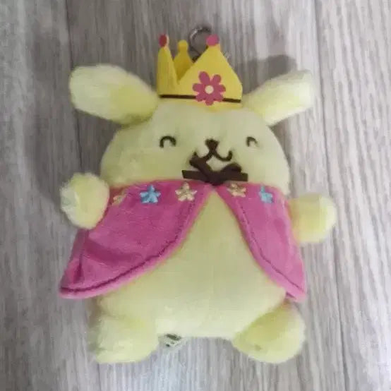 [BUNJANG] Sanrio Pompompurin 30th Anniversary Crown Cape Plush Keychain / 2026 산리오 폼폼푸린 30주년 오로라월드 왕관 망토 인형 키링