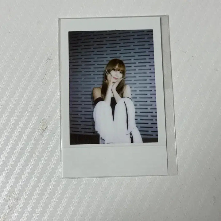 [BUNJANG] LE SSERAFIM Sakura HOT Limited Edition Photocard / 르세라핌 사쿠라 HOT 한정판 포토카드