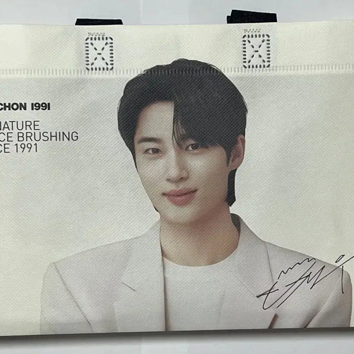 [BUNJANG] Byun Woo-seok Kyochon Shopping Bag / 변우석 교촌 쇼핑백