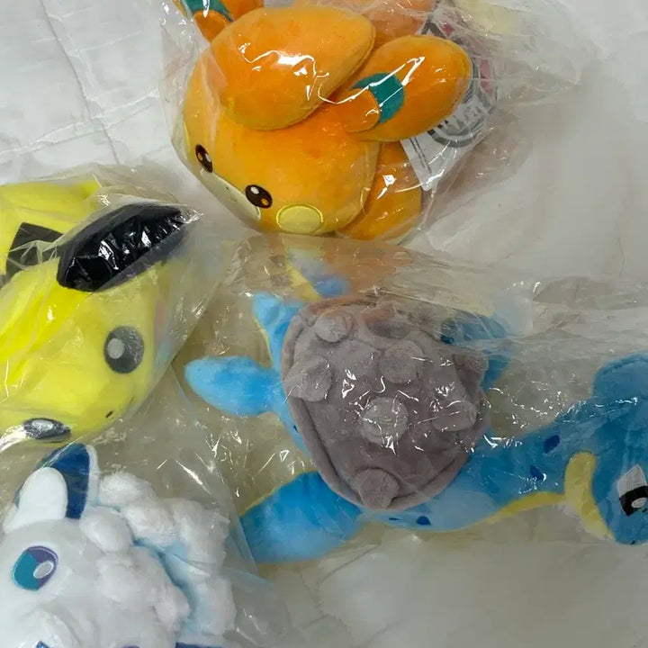 [BUNJANG] Pokemon Center Japan Shinsaibashi Plush, Badge, Figure Bundle / [최저가] !급처! 일본 신사이바시 포켓몬 센터 인형,뱃지,피규어 양도