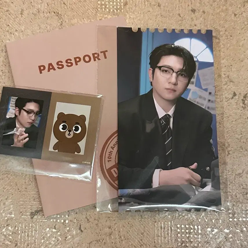 [BUNJANG] DAY6 The Decade Finale Concert MD Seongjin Passport Case Set (Excluding Passport Case) / 데이식스 데케이드 피날레콘 엠디 성진 여권케이스 세트(여권케이스제외)