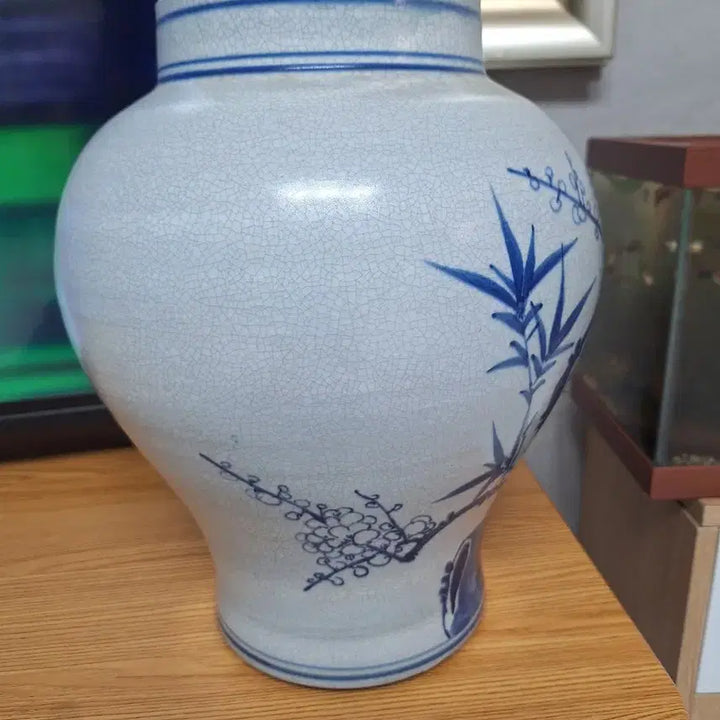 [BUNJANG] Jeong Gwanheon Celadon White Porcelain Vase with Peony and Bamboo Motif / 청화백자 매병
