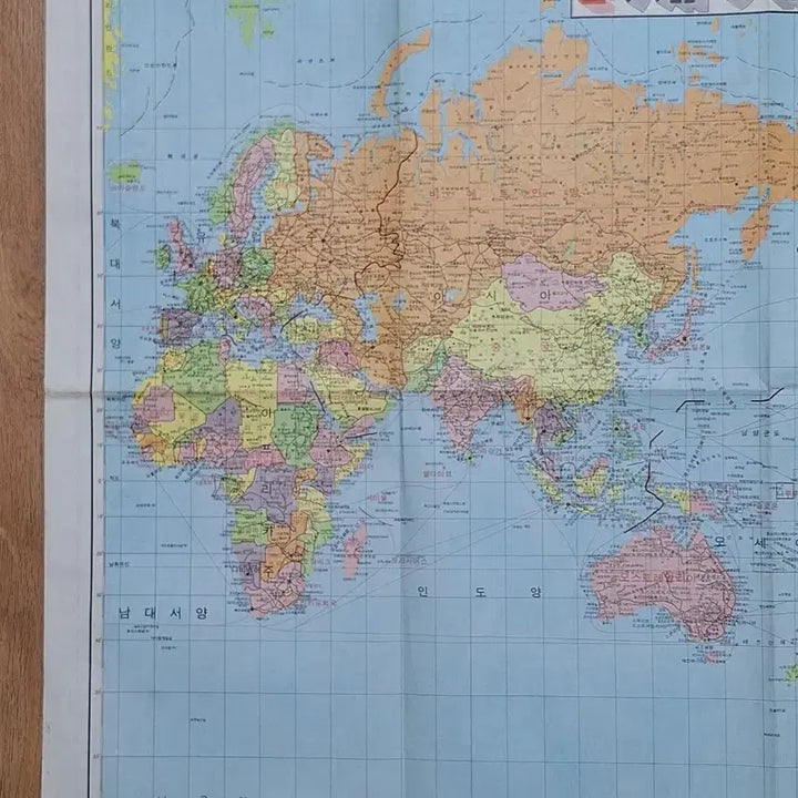 [BUNJANG] 1981 World Map and Historical Timeline with Figures / 근대사 수집 자료 옛날 세계전도 역사 인물 81년