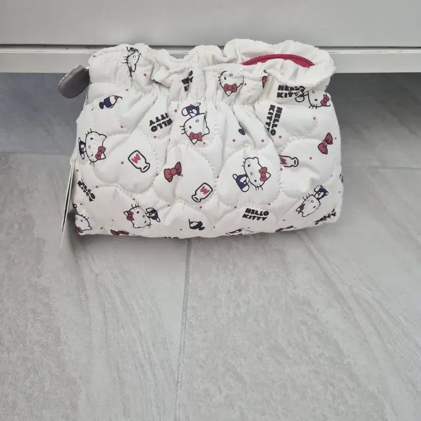 [BUNJANG] Sanrio Hello Kitty Quilted Pouch / 산리오 헬로키티 퀼팅 파우치(정품/새상품)