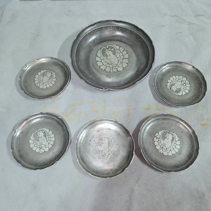 [BUNJANG] Set of 6 Detailed Patterned Pewter Plates / 문양이 섬세한 주석접시 6점 일괄