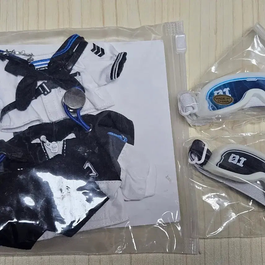 [BUNJANG] 10cm Doll Clothes Special Agent White Blue with Goggles / [고글 2개 포함] 10cm 인형옷 우블 특수요원 화이트 블루