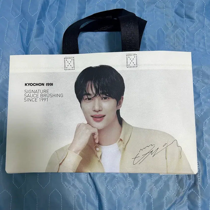 [BUNJANG] Byun Woo-seok Kyochon Chicken Collaboration Tote Bag / 교촌치킨 변우석 백 굿즈 가방
