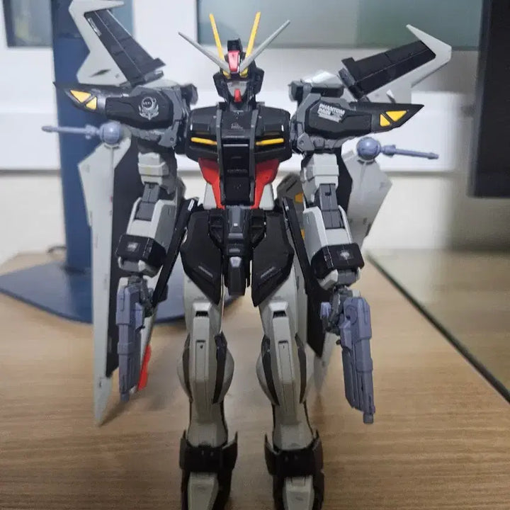 [BUNJANG] MG Strike Noir Gundam Model Kit - Assembled / [MG] 스트라이크 느와르 건담 프라모델 조립품