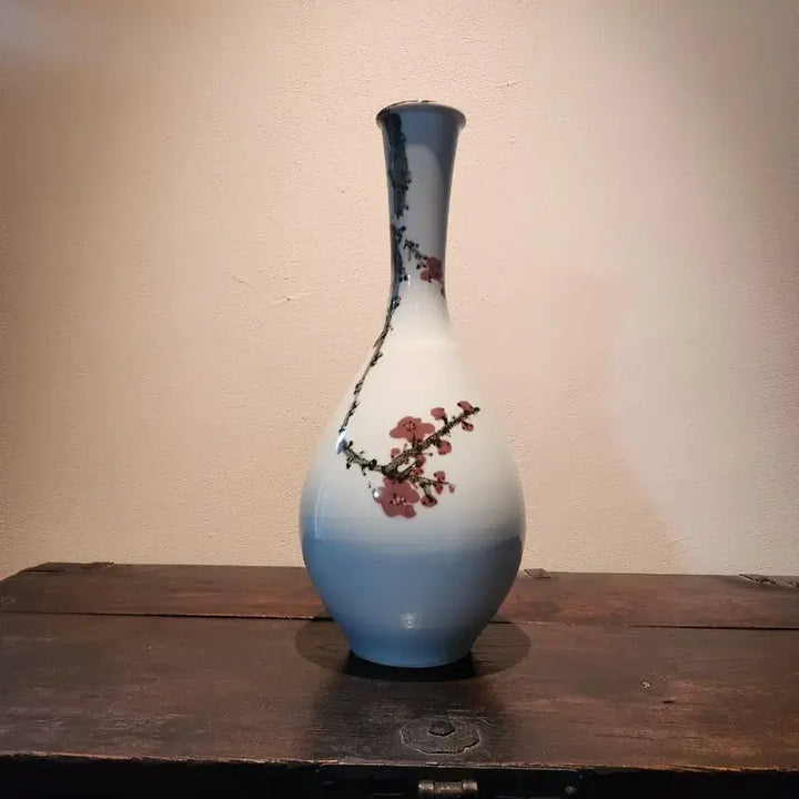 [BUNJANG] Large Celadon Porcelain Vase with Plum Blossom Motif (47cm) / [예술적 가치] 한 폭의 수묵화 같은 매화문 백자 대형 화병 (47cm)