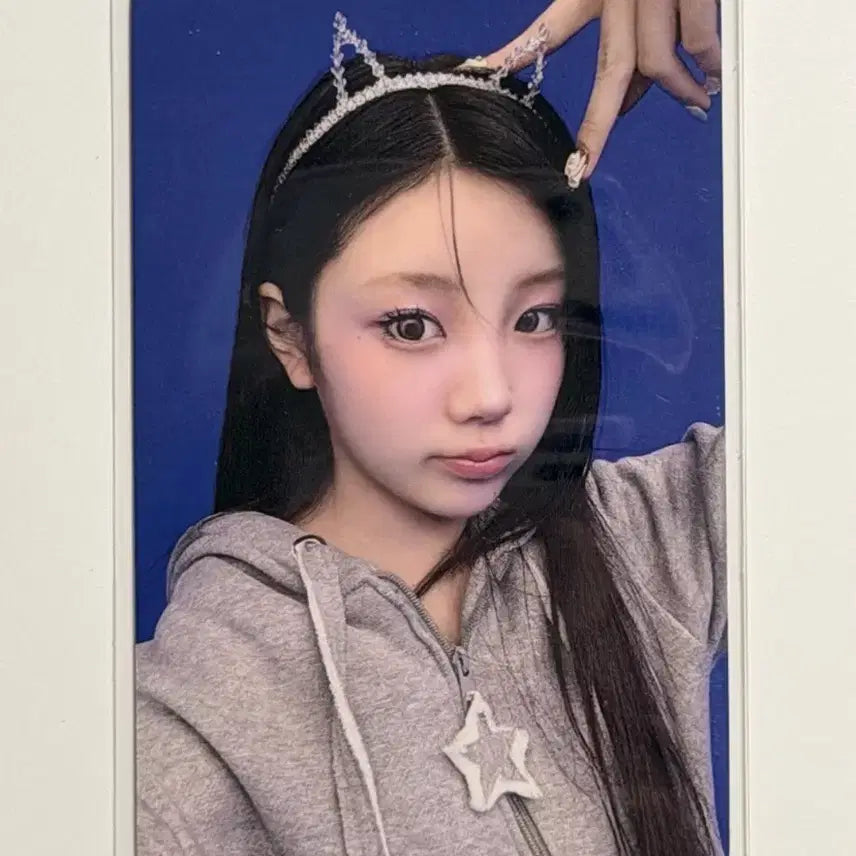 [BUNJANG] ILLIT Wonhee Bomb Lucky Draw Photocard / 아일릿 원희 포카 빌려온고양이 이즈위 bomb 럭드 특전
