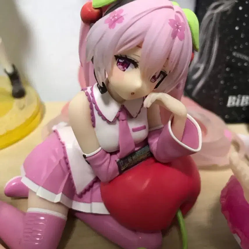 [BUNJANG] Sakura Miku Cherry Cushion / 사쿠라 미쿠 체리쿠션 판매합니다.