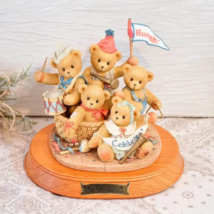 [BUNJANG] Cherished Teddies 5th Anniversary Figurine with Wood Base / 체리쉬드 테디즈 5주년 피겨린 우드베이스 소품 장식 인테리어 곰돌이 수집
