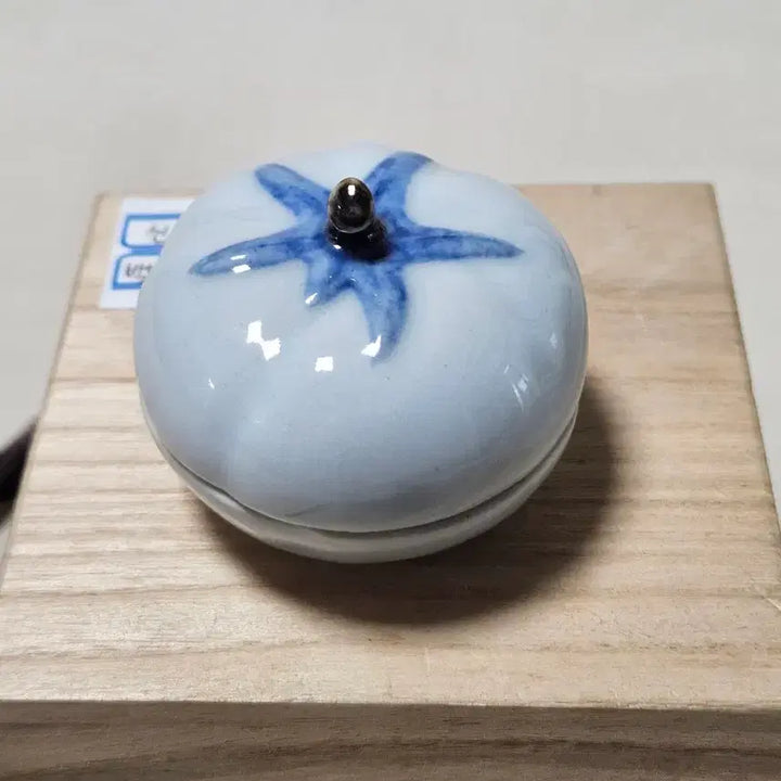 [BUNJANG] Shin Sangho Celadon Floral Motif Box / 신상호   백자청화합