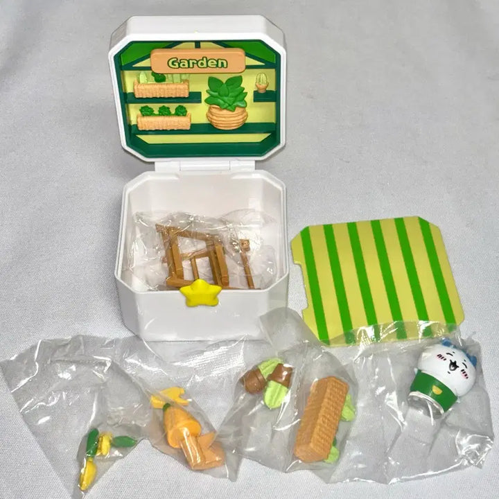 [BUNJANG] Honey Pot Friends (Monjyakui) Compact Shop Hachiware Flower Shop Garden Diorama Figure (Sealed) / (미개봉) 먼작귀 콤팩트샵 하치와레 꽃가게 가든 디오라마 피규어
