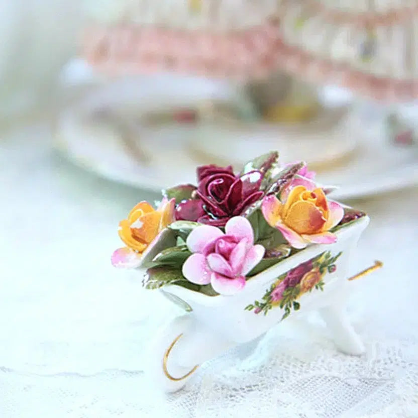 [BUNJANG] Vintage Royal Albert Flower Cart Porcelain Figurine / 빈티지 영국 로얄알버트 꽃수레 포슬린 포지