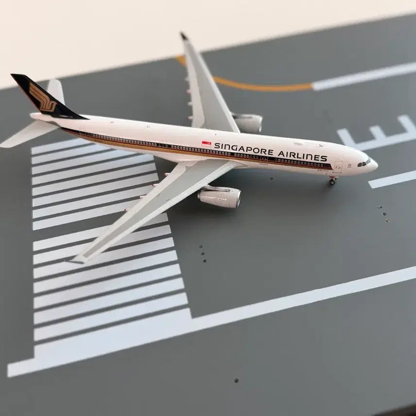 [BUNJANG] Phoenix A330-300 Singapore Airlines Diecast Aircraft Model 1:400 Scale / 피닉스 A330-300 싱가포르항공 다이캐스트 항공기 모형