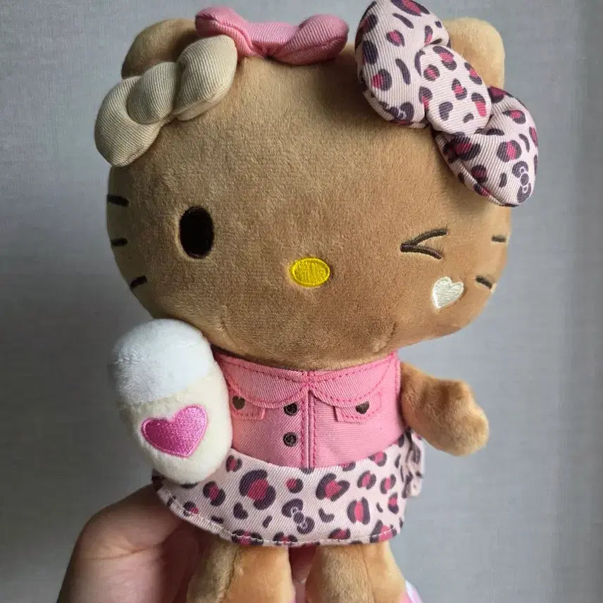 [BUNJANG] Sanrio Tanning Kitty Plush Doll / 미국 산리오 태닝 키티 누이 인형