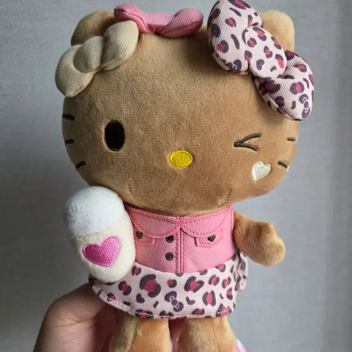 [BUNJANG] Sanrio Tanning Kitty Plush Doll / 미국 산리오 태닝 키티 누이 인형