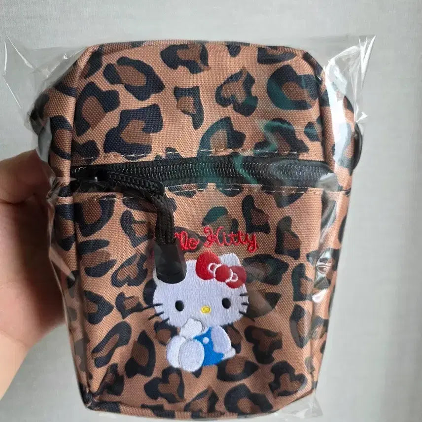 [BUNJANG] Sanrio Leopard Print Kitty Crossbody Bag / 산리오 호피 키티 크로스백 여권 가방