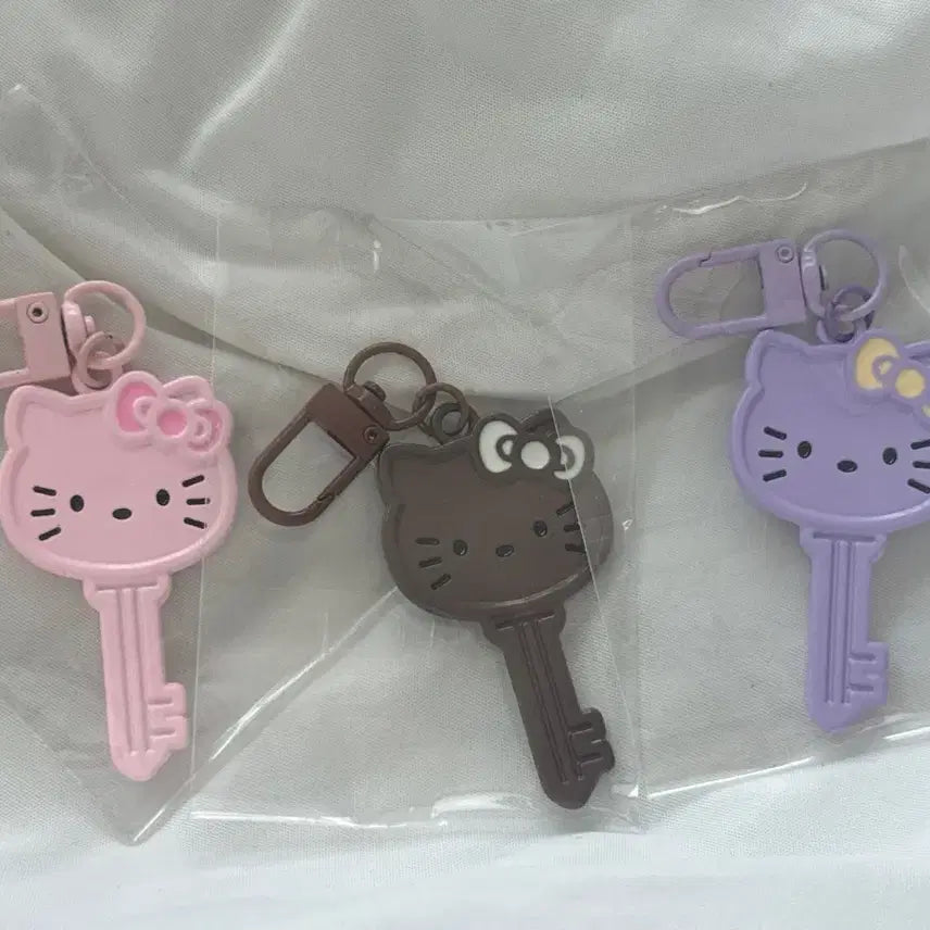 [BUNJANG] Hello Kitty Key Shaped Keychain Set (Pink, Brown, Purple) / 헬로키티 열쇠모양 열쇠 키링 새상품
