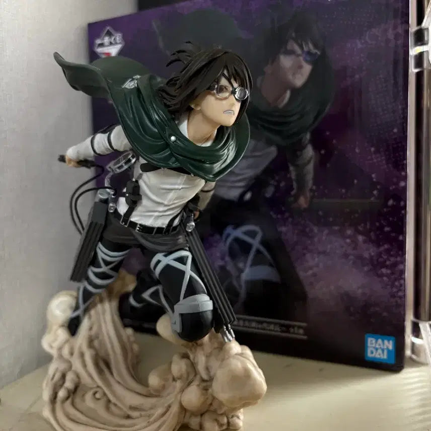 [BUNJANG] Attack on Titan Hange Zoë Figure / 진격의 거인 한지 조에 피규어