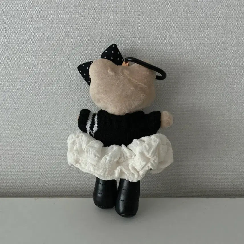 [BUNJANG] Chanel Logo Hello Kitty Doll / 샤넬 로고 헬로키티 인형