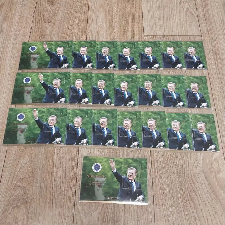 [BUNJANG] Moon Jae-in Presidential Inauguration Commemorative Stamp Sheet &amp; Pamphlet / 문재인 대통령 취임 기념 우표 / 시트 전지 팜플렛
