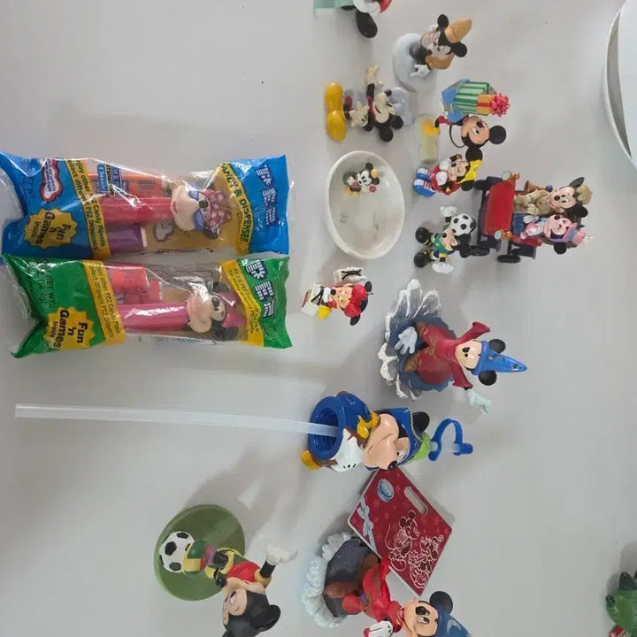 [BUNJANG] Disney Fantasia Mickey Mouse &amp; Minnie Mouse Figures &amp; PEZ Dispensers Bundle Set / 디즈니 판타지아 미키마우스 미니마우스 피규어 디스펜서 등 일괄